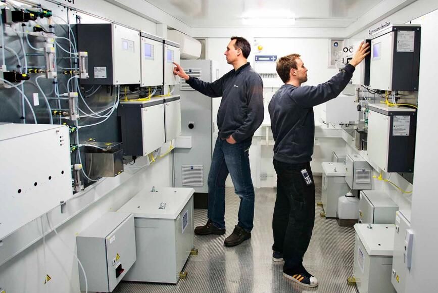 How Do Process Gas Analyzers Ensure Safety During Confined Space Entry?